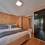 Riverside 2nd Floor North * サース フェー