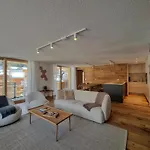 Riverside 2nd Floor North アパート サース フェー