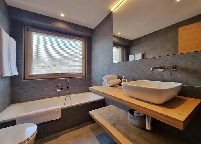 Riverside 2nd Floor North Daire