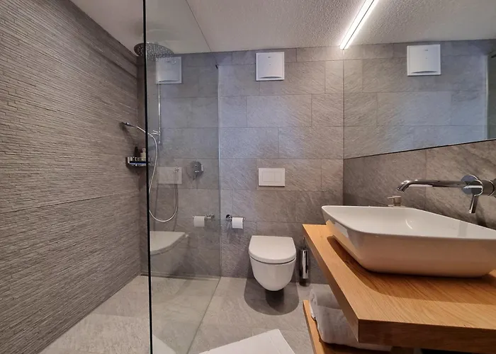 Riverside 2nd Floor North Daire *